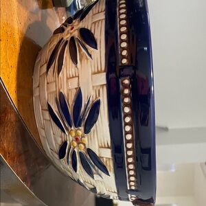 Temptation old world  2.5 qt Ceramic Bowl with handle